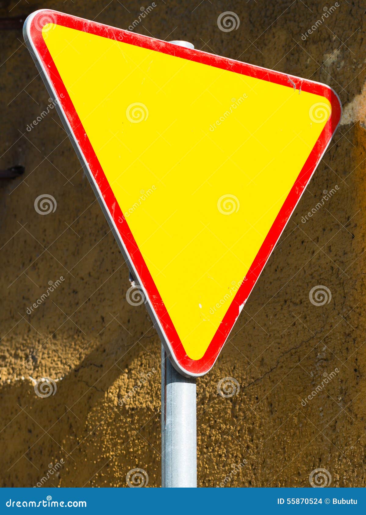 Знак Уступи дорогу желтый
