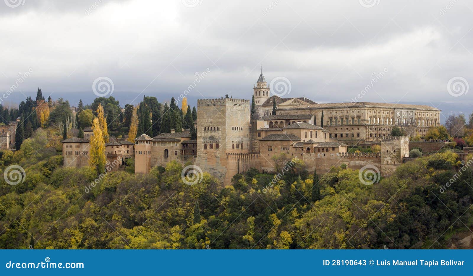 Дворец Альгамбра в Гранаде - Испании