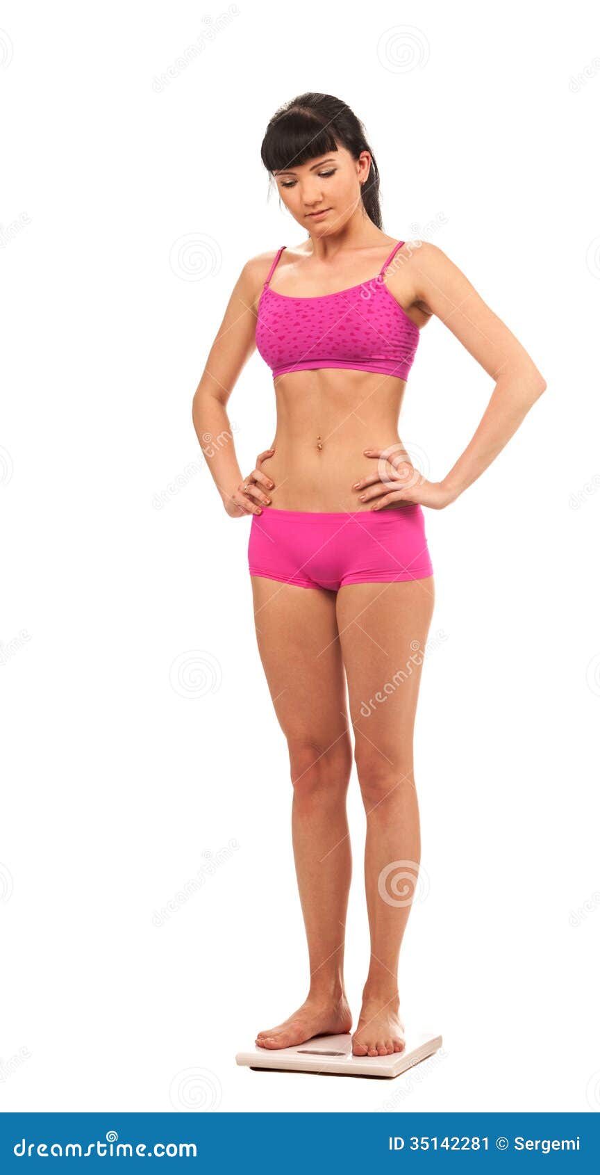 Девушка на балансе стоковое изображение. изображение насчитывающей ...