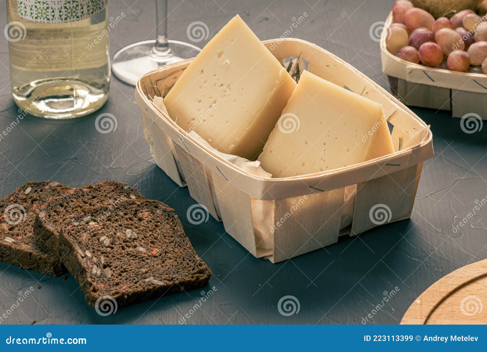 Как отличить натуральный сыр от подделки прямо в супермаркете: вот на что обратить внимание