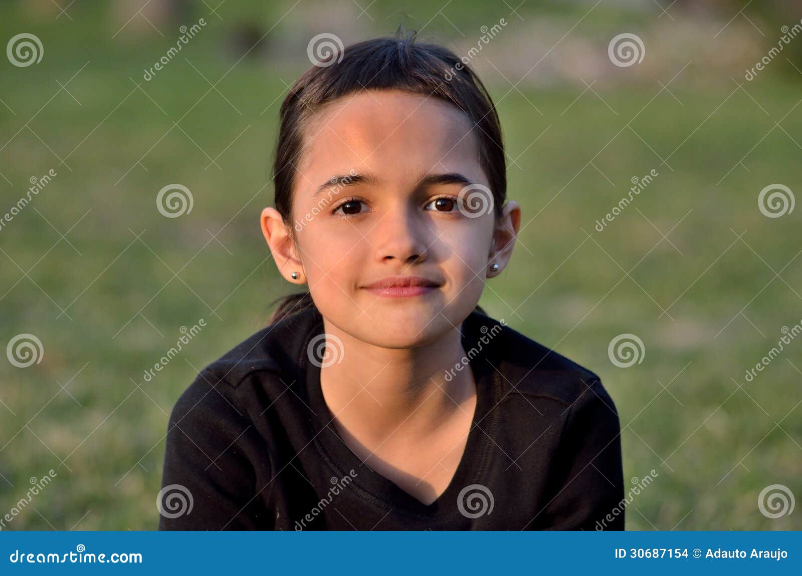 Довольно маленькая испанская девушка Стоковое Фото - изображение ...