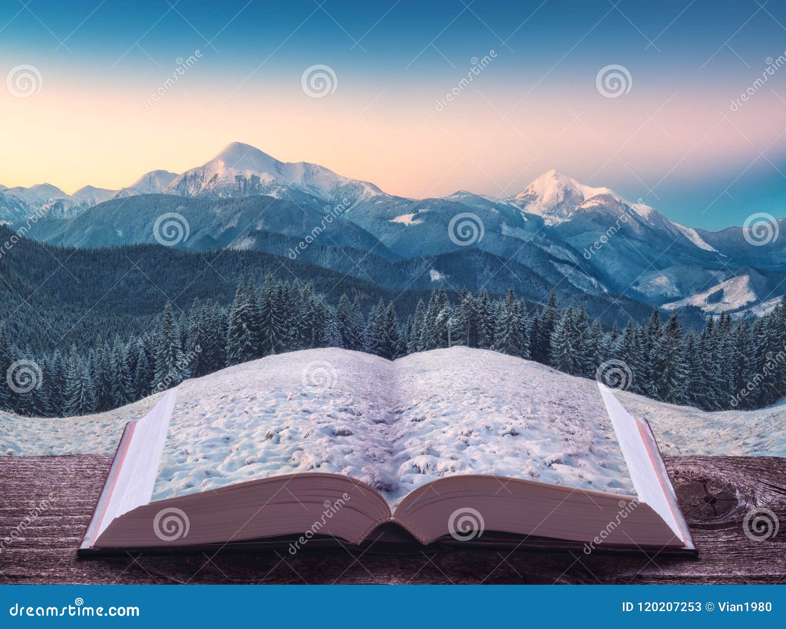 Долина горы в свете восхода солнца на страницах книги Стоковое ...