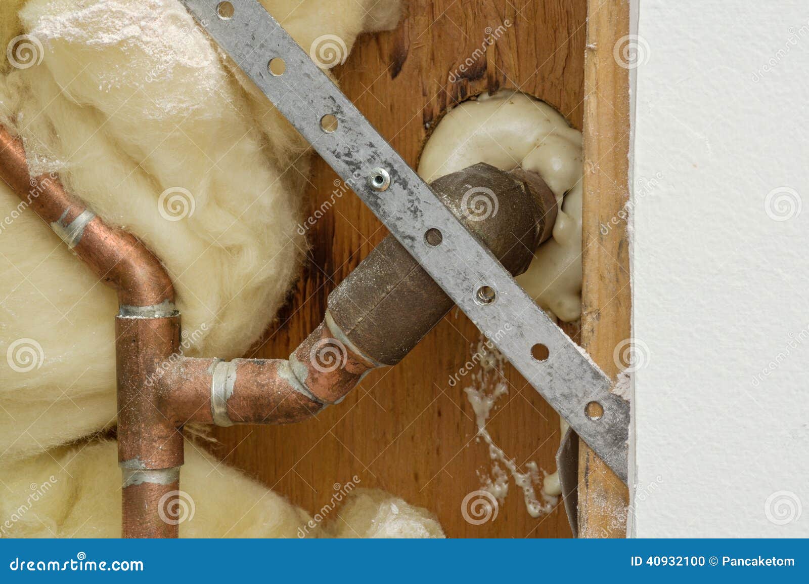 Домашний ремонт трубопровода Стоковое Фото - изображение насчитывающей ...