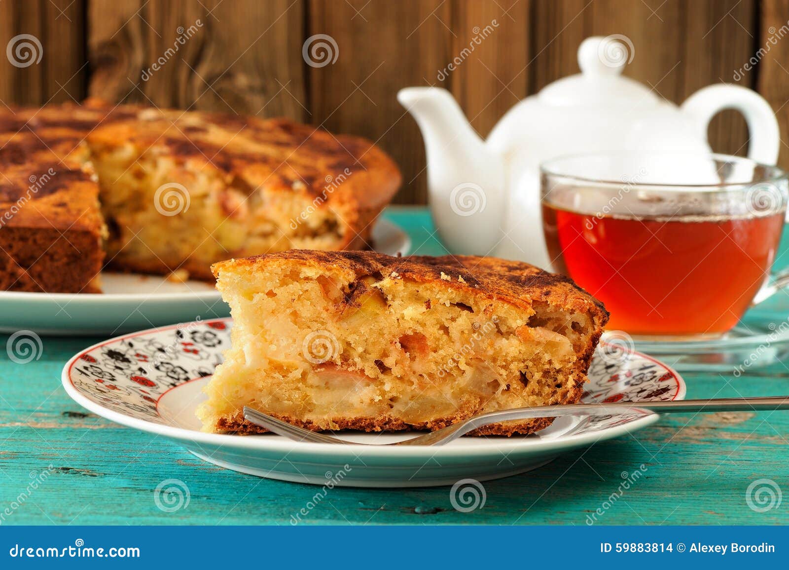 Чайник пирог стол