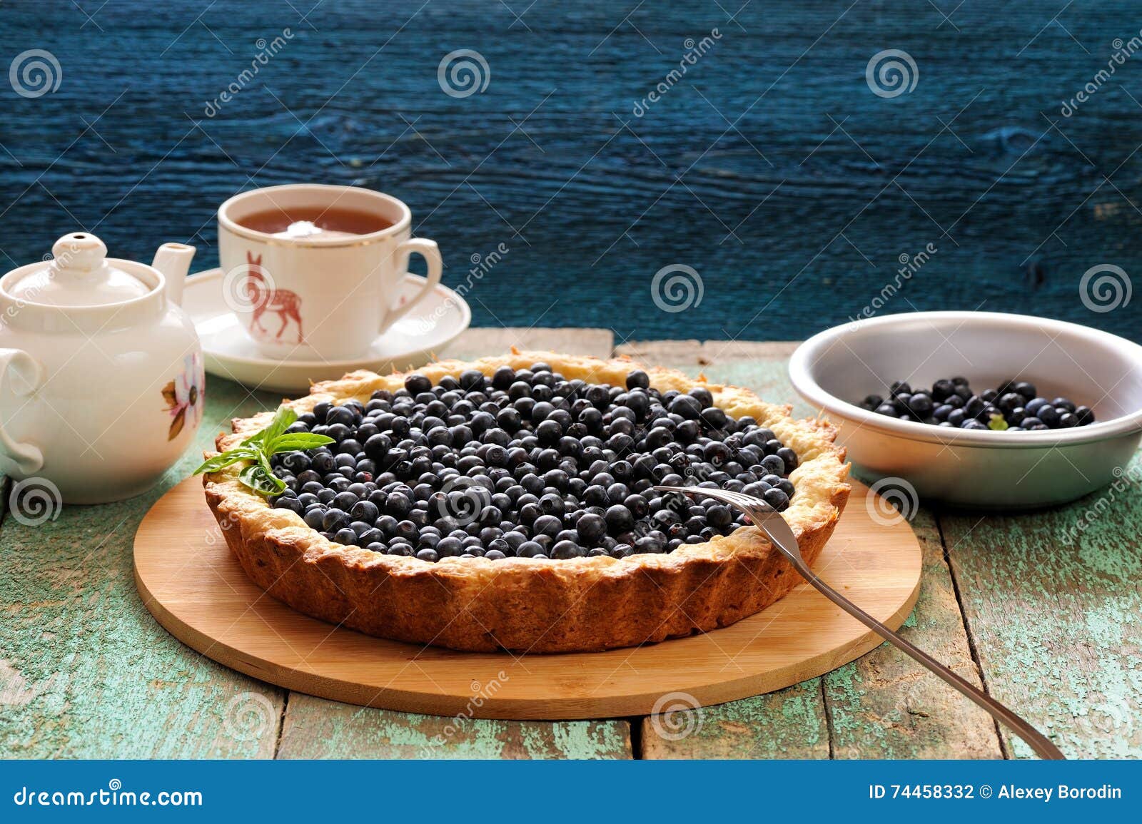 Чай черничный пирог