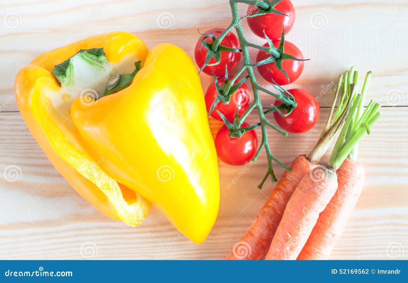 Морковь, манго, помидоры и перец