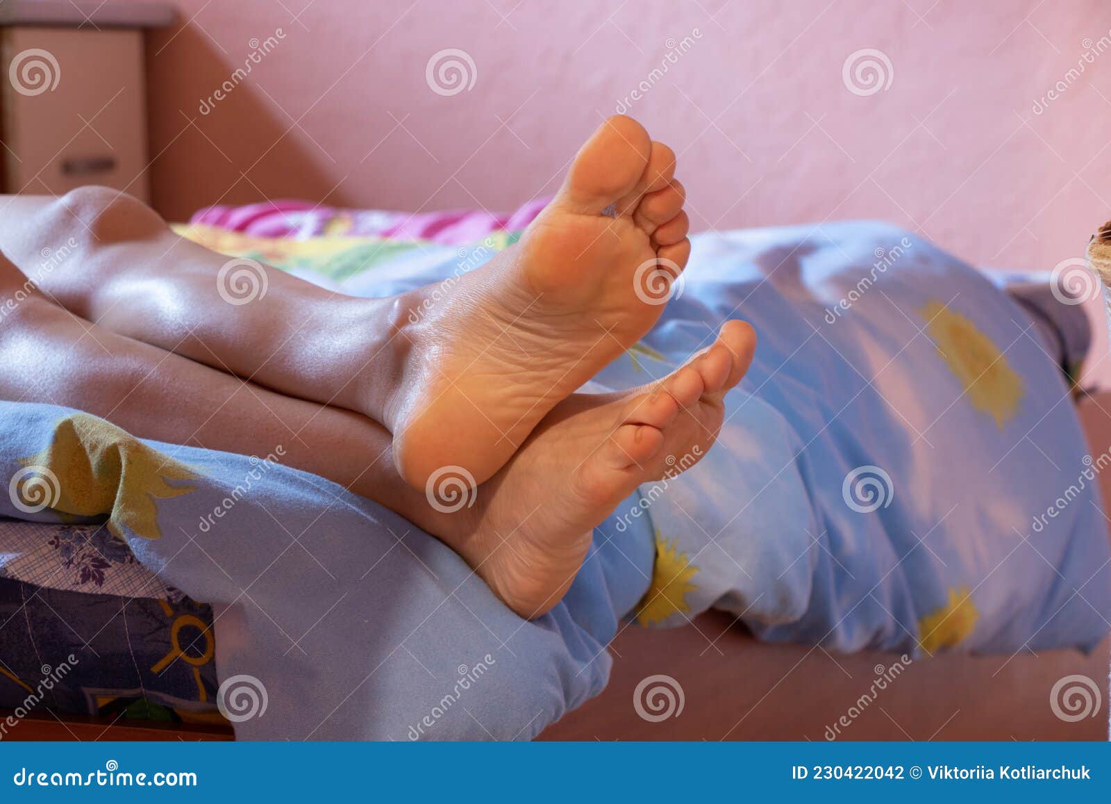 Женские ноги дома (69 фото)