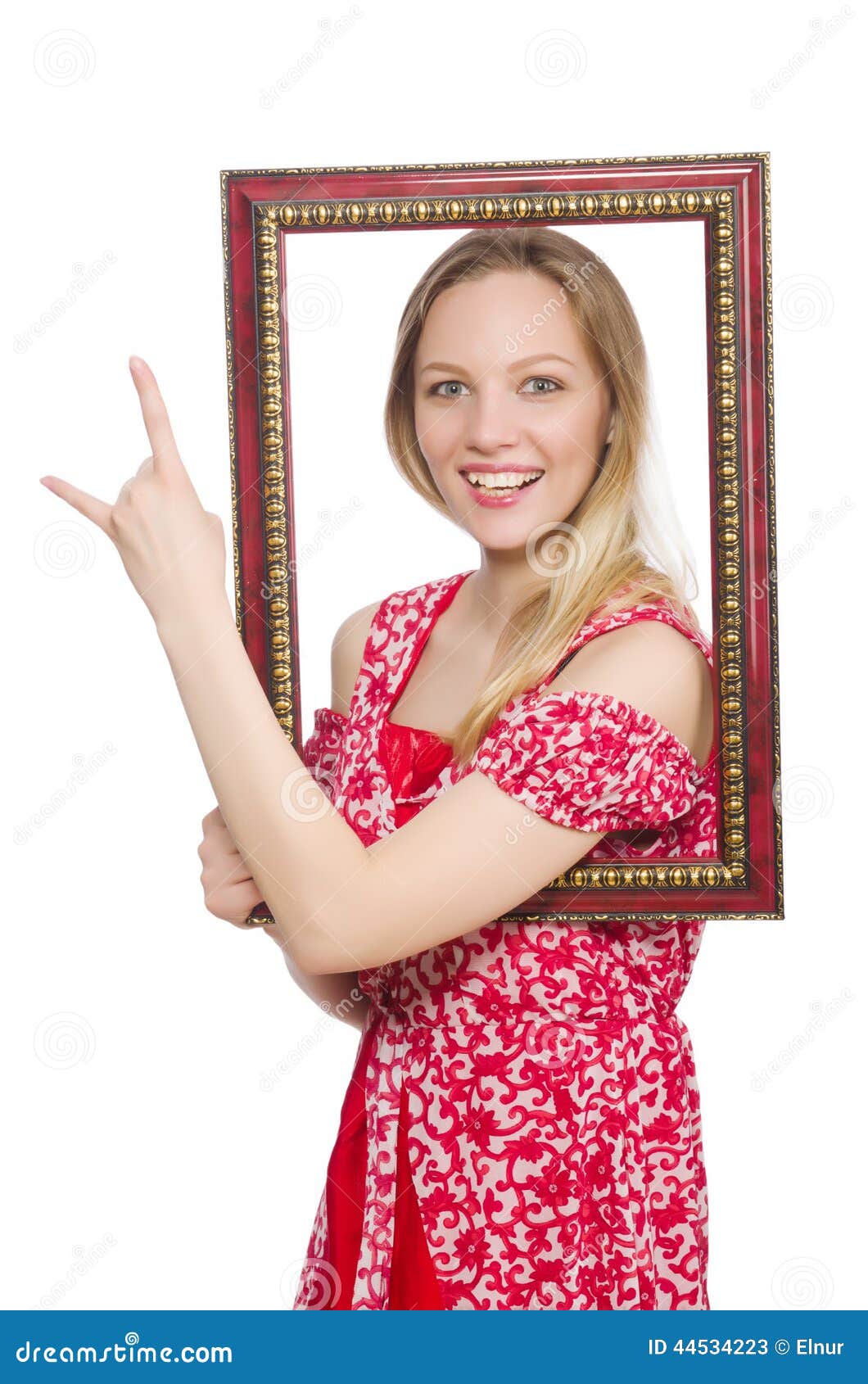 Женщина держа картинную рамку изолированный на белизне
