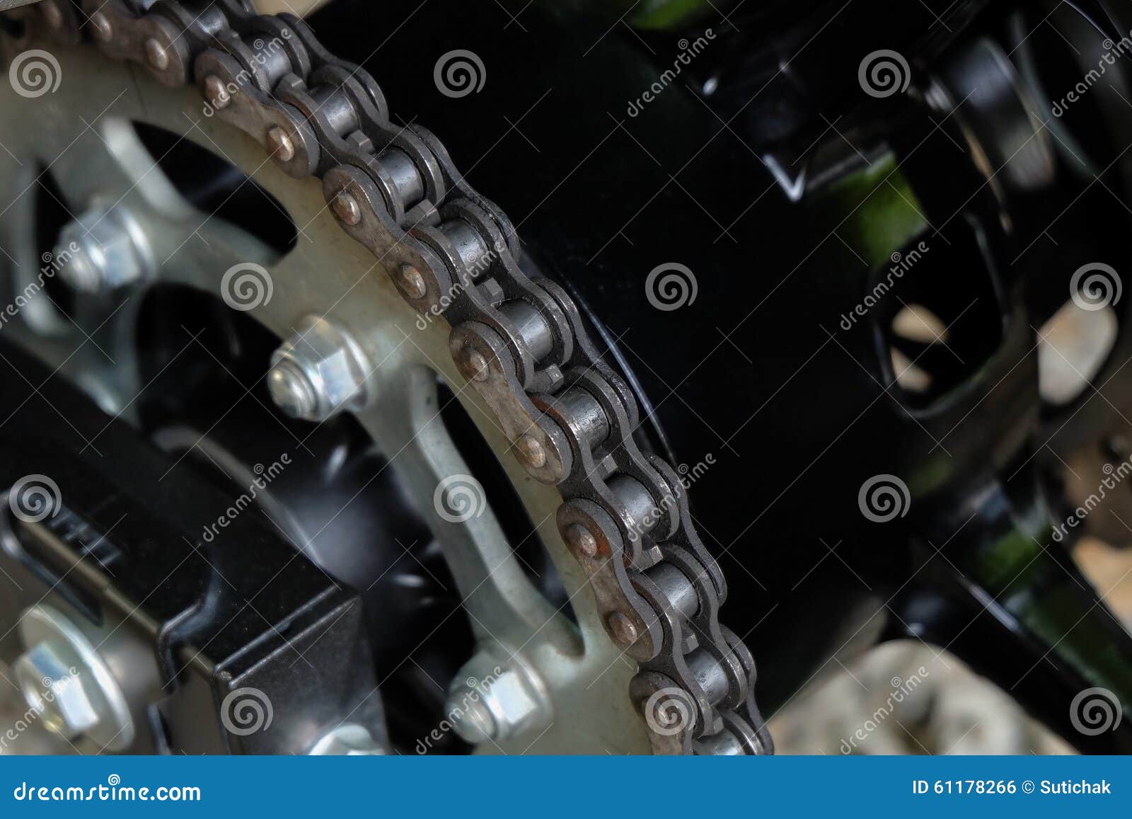 Задние цепь и цепное колесо мотоцикла Стоковое Фото - изображение .