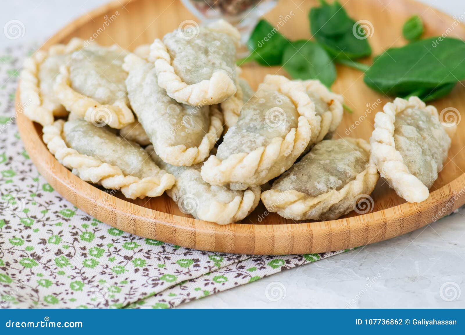 Башкирские жареные пирожки со шпинатом