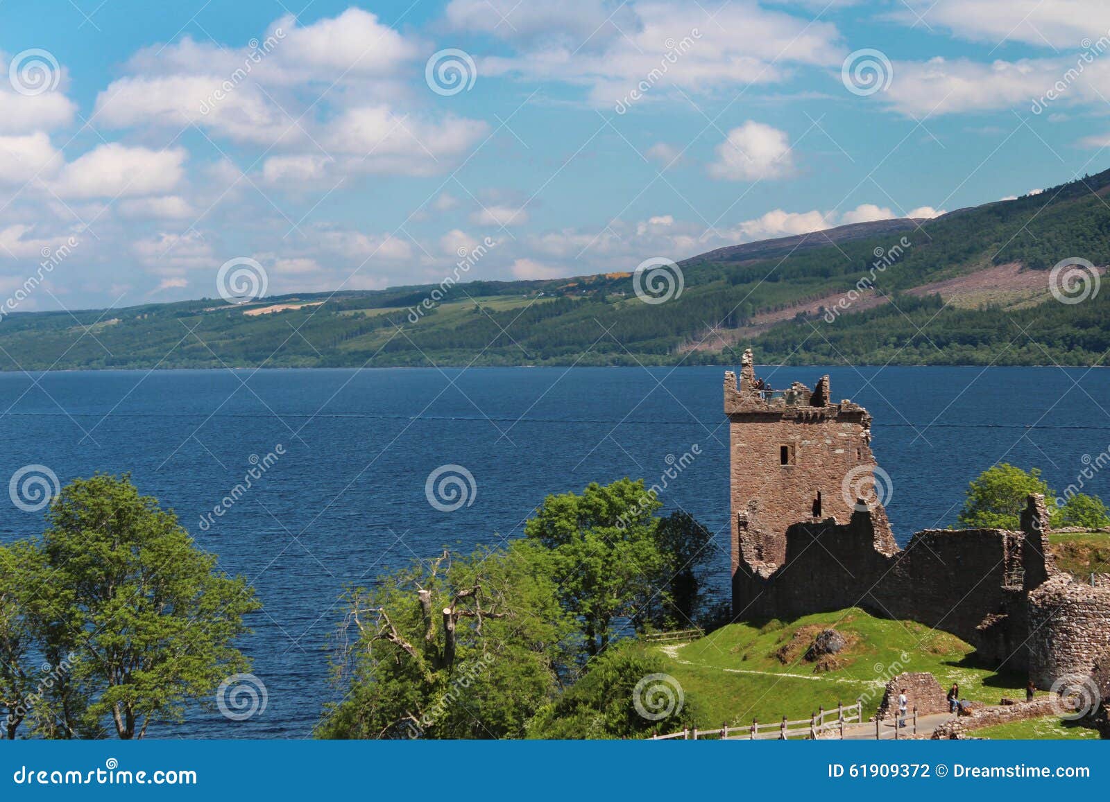 Замок Urquhart, Loch Ness, Шотландия. Замок Urquhart рискованного предприятия, Лох-Несс