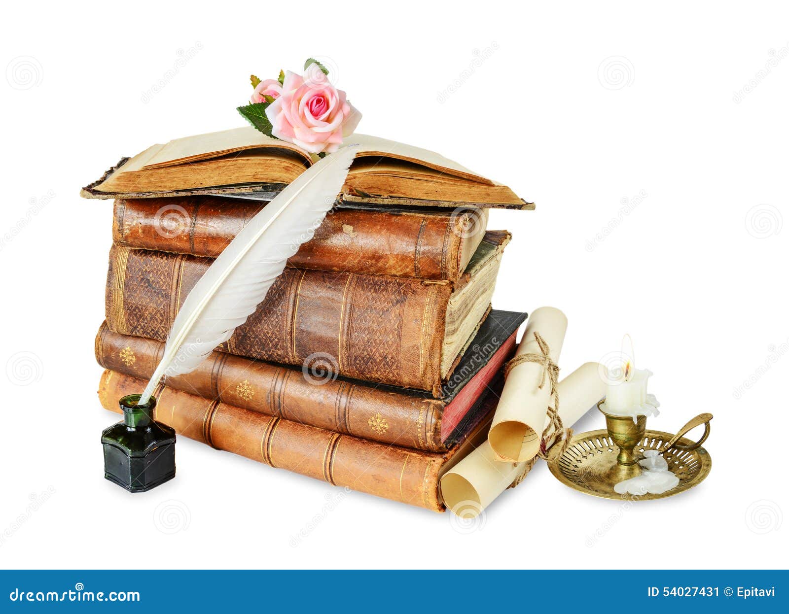 Стопка книг и перо