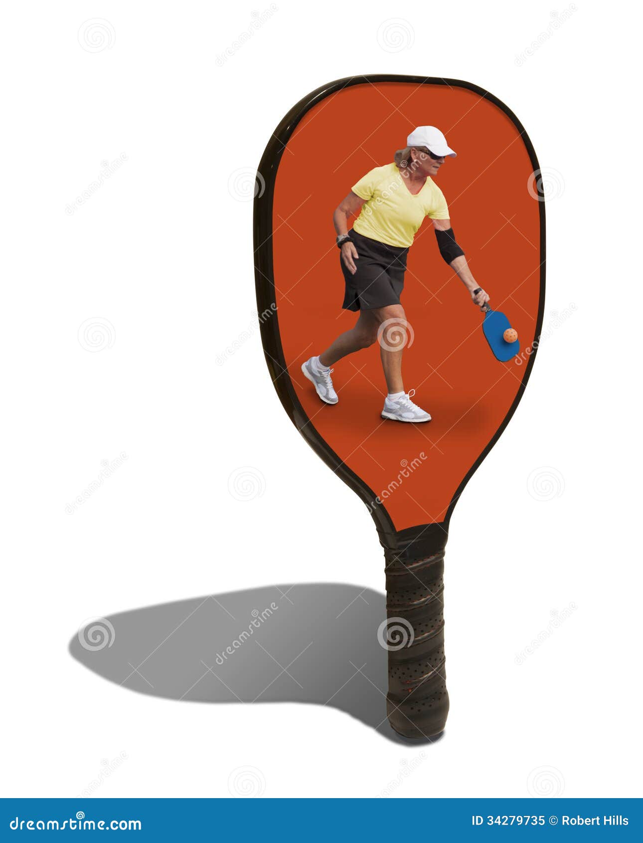 Затвор Pickleball с женским игроком на стороне. Составное фотографическое изображение затвора pickleball в вертикальном положении которое имеет мужского игрока pickleball на своей стороне.