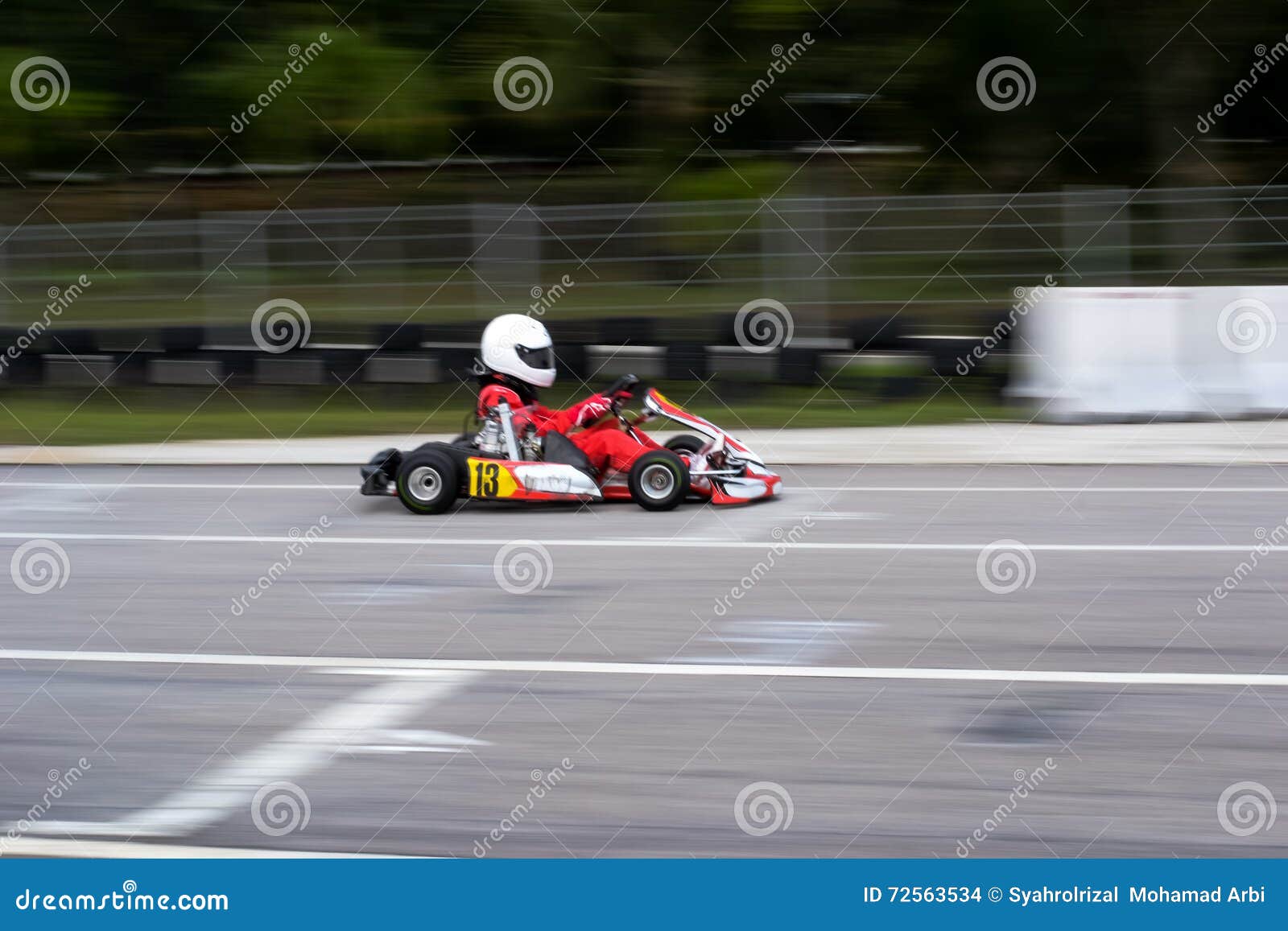 Идут спорт гонок kart. Идут karts участвуя в гонке спорт, возможность rotax максимальная на добавочном jaya subang usj скоростной дороги Посетите мою галерею для больше изображения как, яма, гараж, pitstop, укладка в форме, начинать, заканчивая,