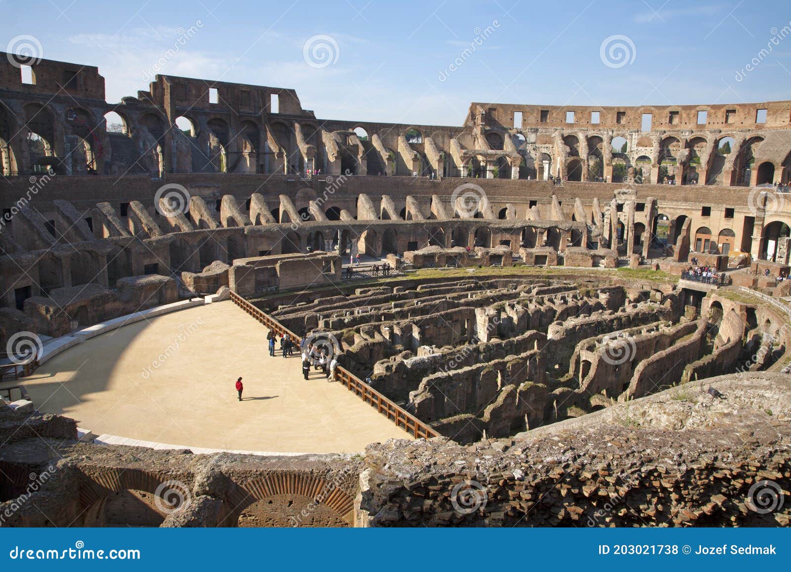 Почему стены Римского Колизея пронизаны дырами, как головка сыра: удивительные факты