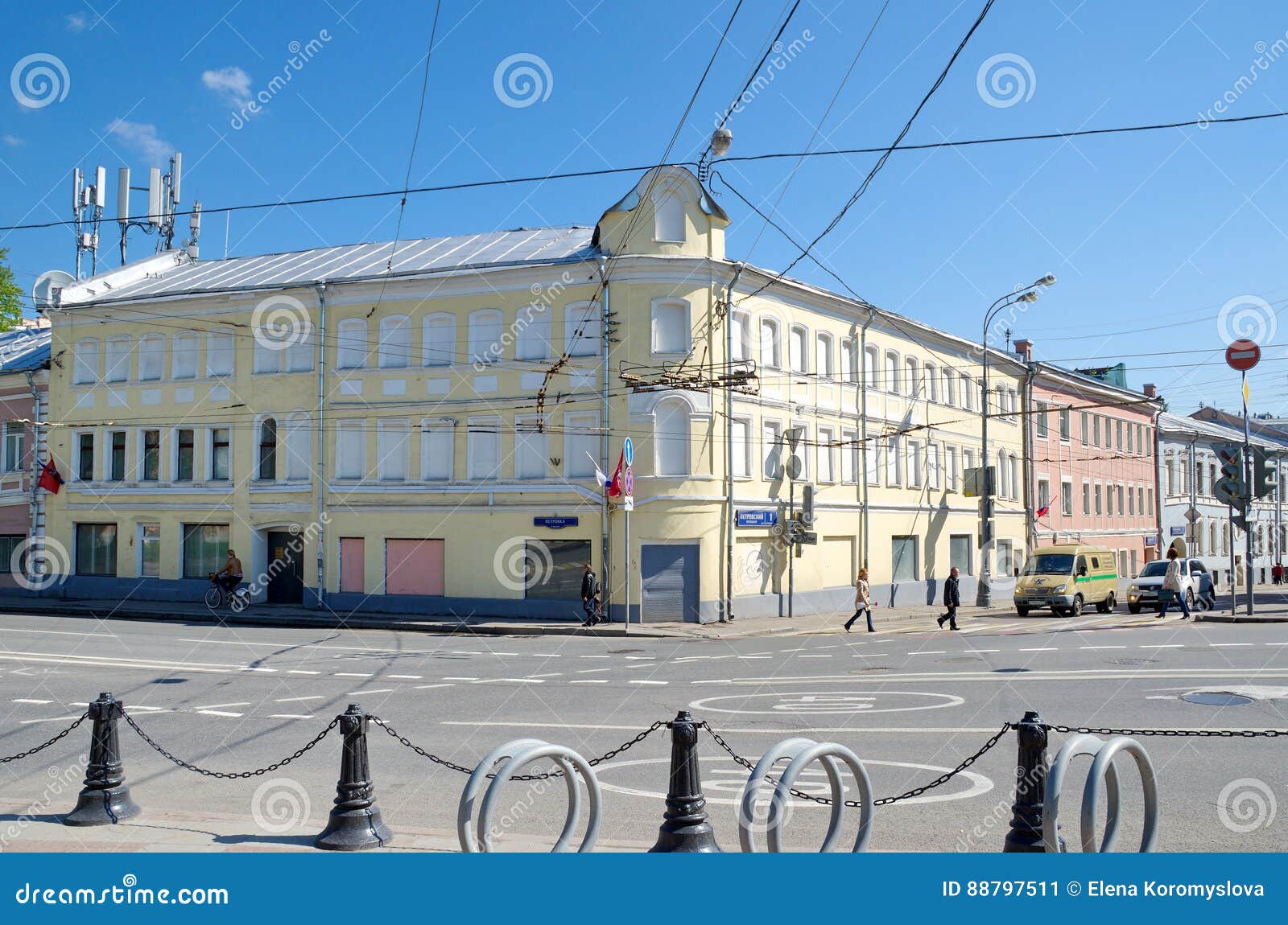 Петровка 32