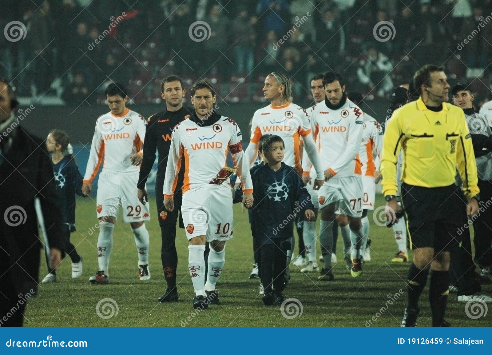 как спичка roma cluj cfr начала. 1 8 2010 как cfr церемонии начала champions футбол счета roma Румынии napoca лиги финальной игры cluj декабря