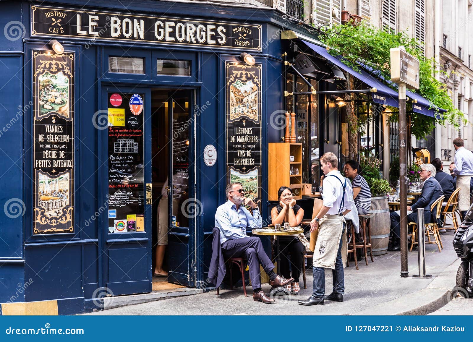 Кафе Le Bon Франция Paris Редакционное Фото изображение