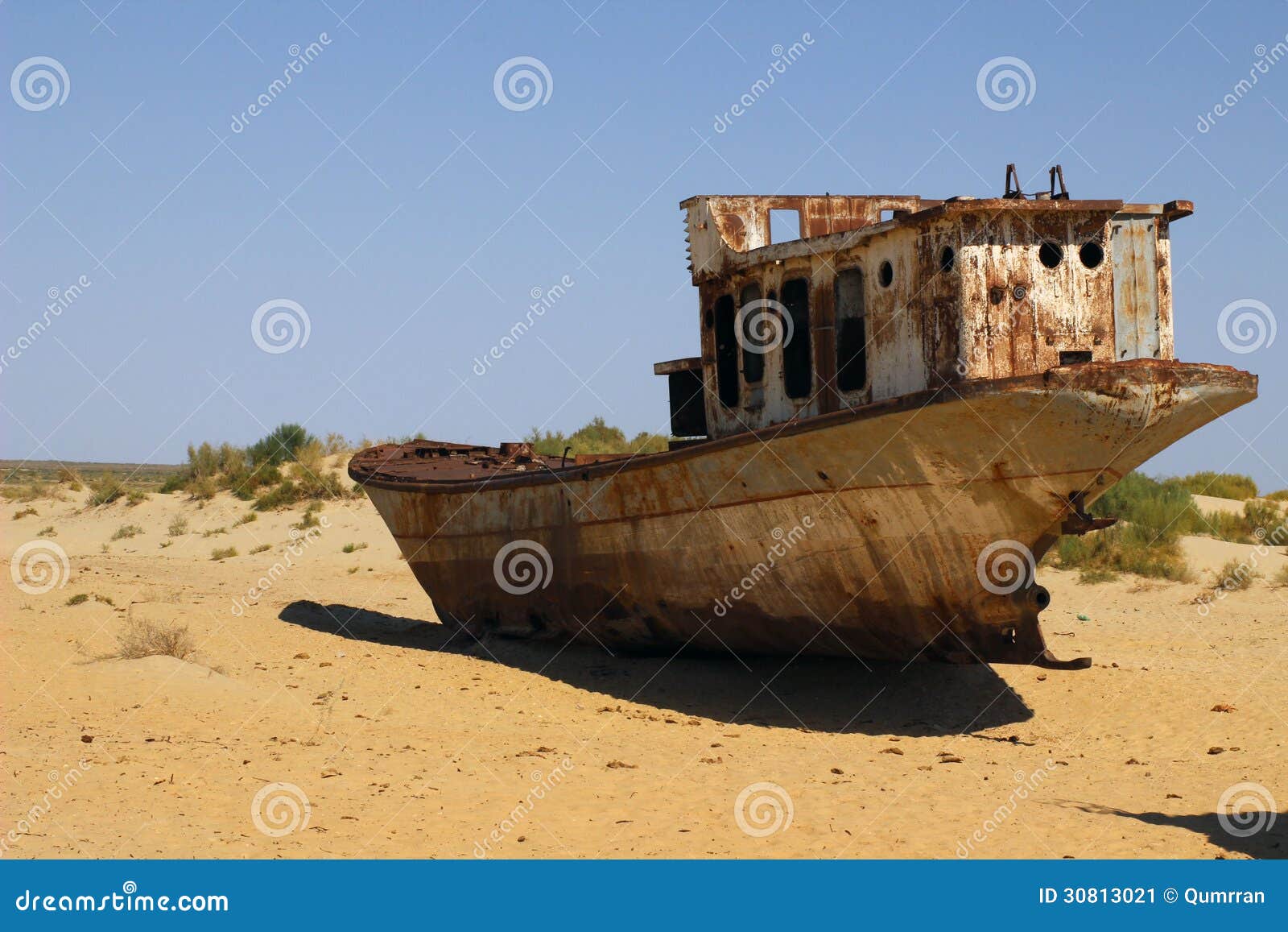 Корабли в пустыне, бедствии Аральского Моря, Muynak, Узбекистане ...