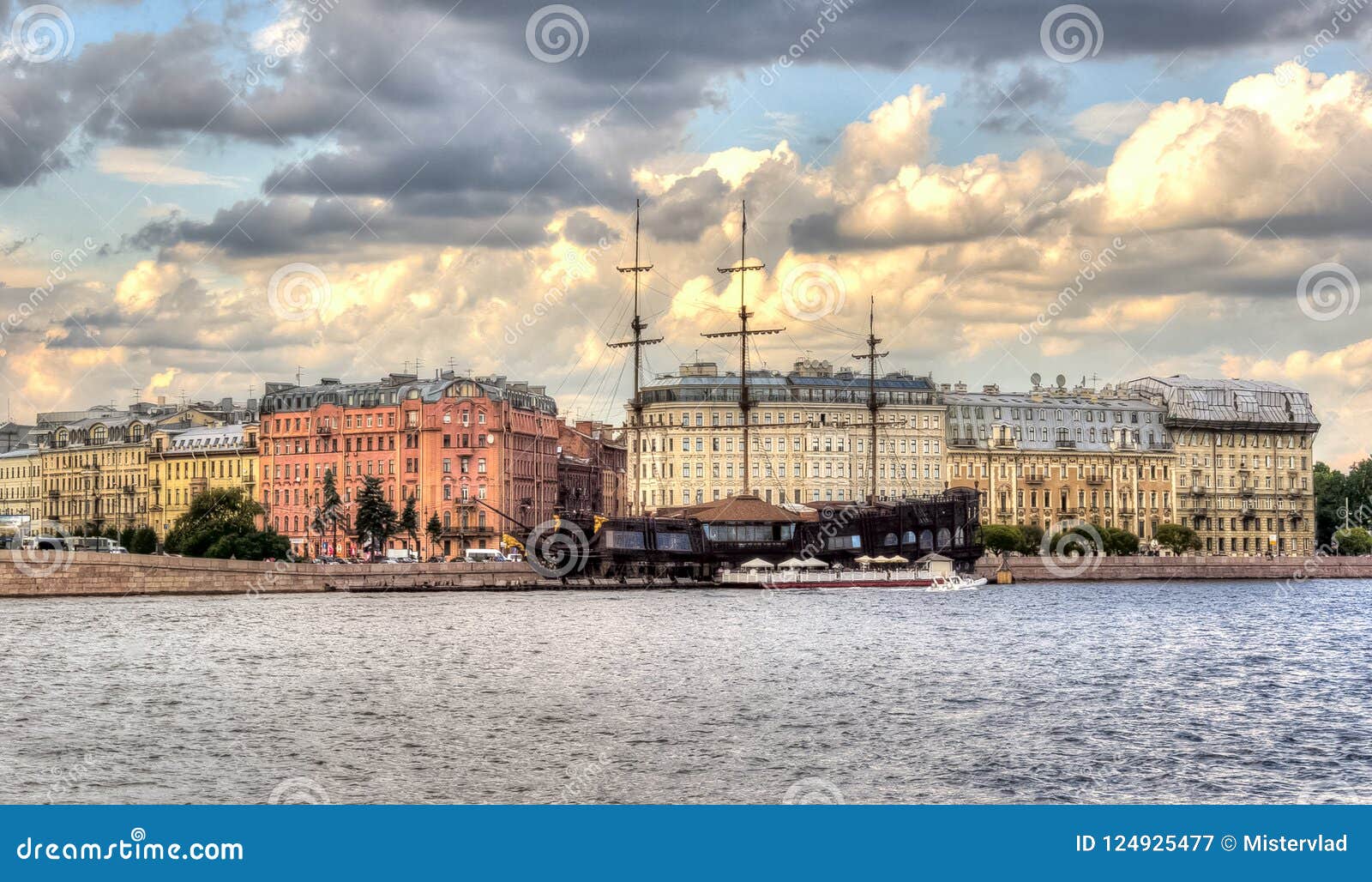 петроградская набережная