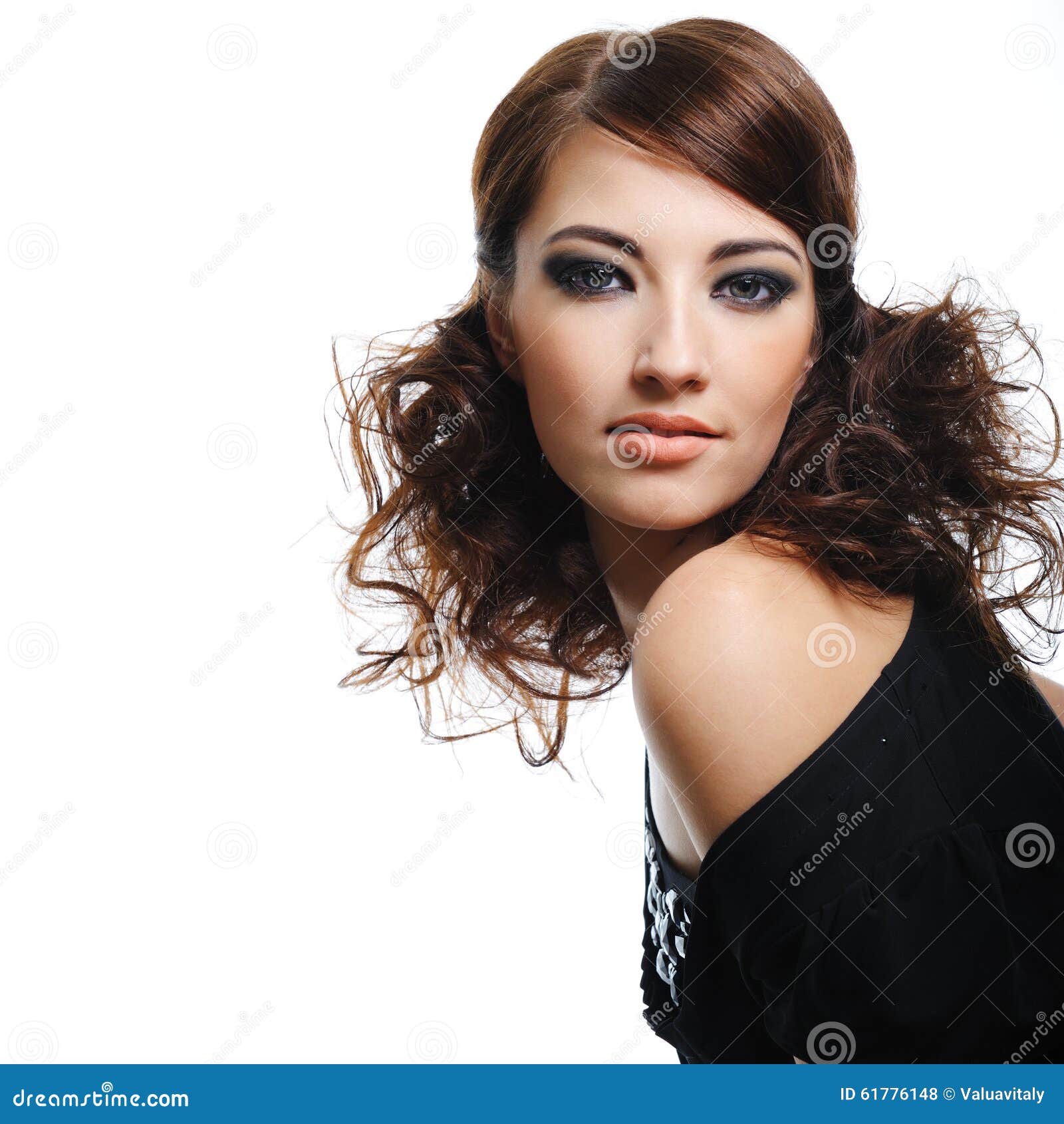 коричневая курчавая модель волос способа Стоковое Фото - изображение ...