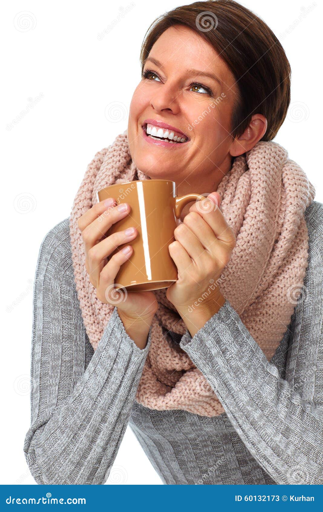 Красивая дама с кружкой шарфа и кофе Стоковое Изображение - изображение ...