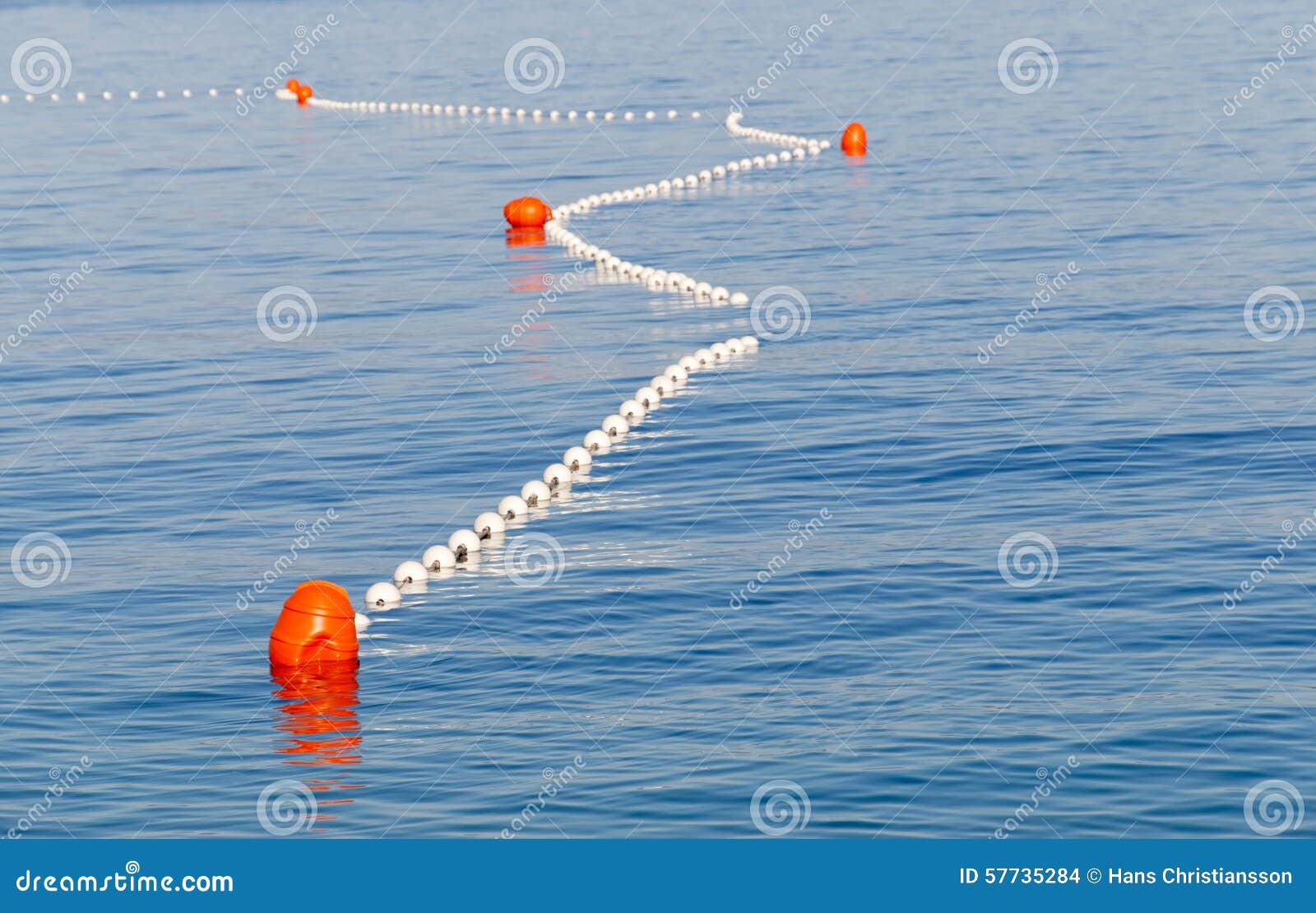 на море буйки