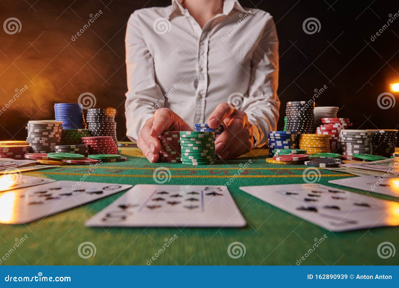 Принимает ставки в казино казино вулкан крейзи