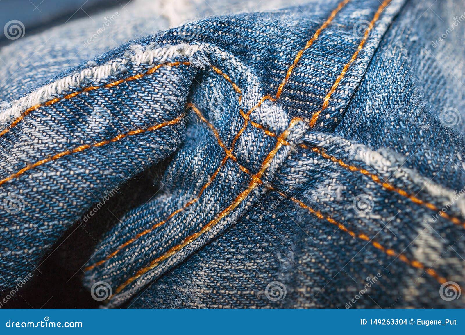 Крупный план швов пункта Crotch джинсов джинсовой ткани сшитых двойником Деталь джинсовой ткани шить