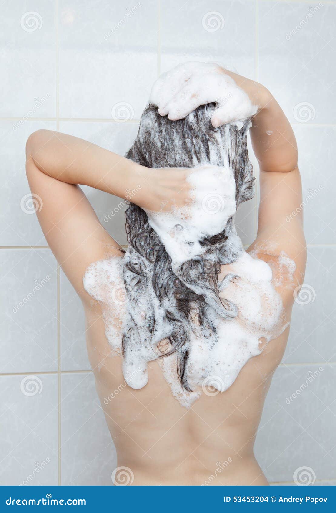 Девушка с мылом