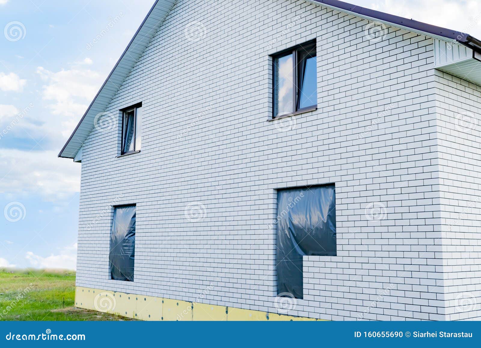 Дом с ламинированными окнами