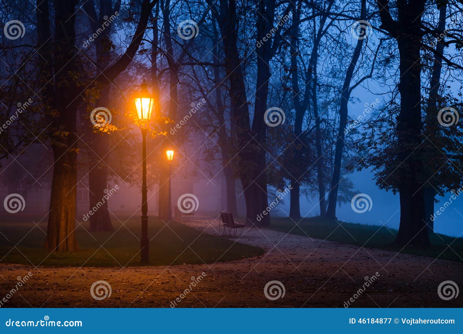 Лампа в парке города во время рассвета Стоковое Изображение ...