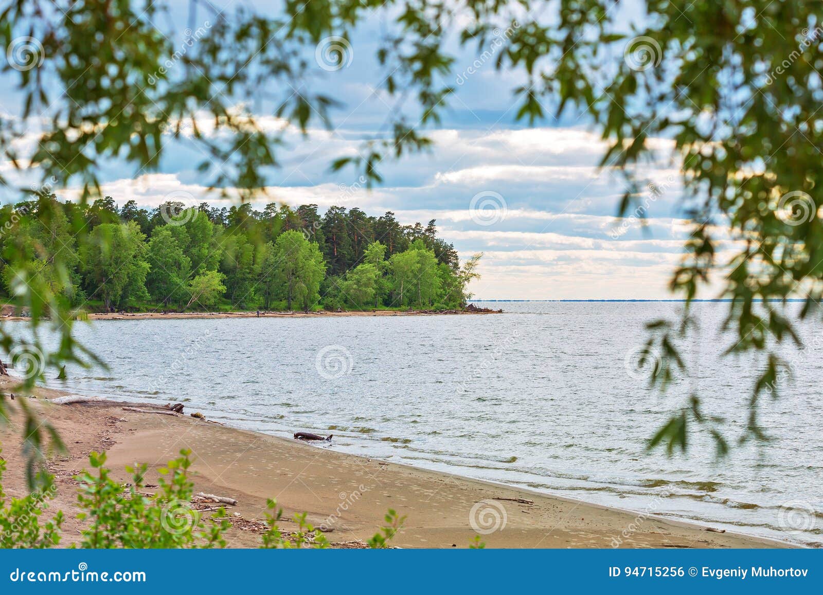 пляж на камнях в бердске