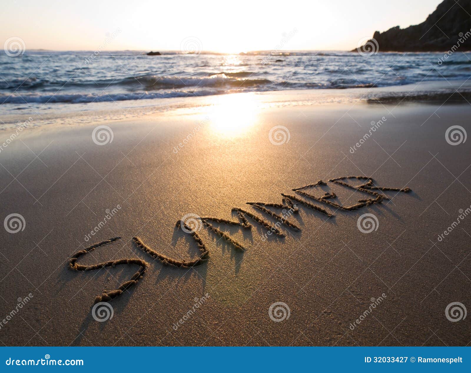 Summer надпись на песке