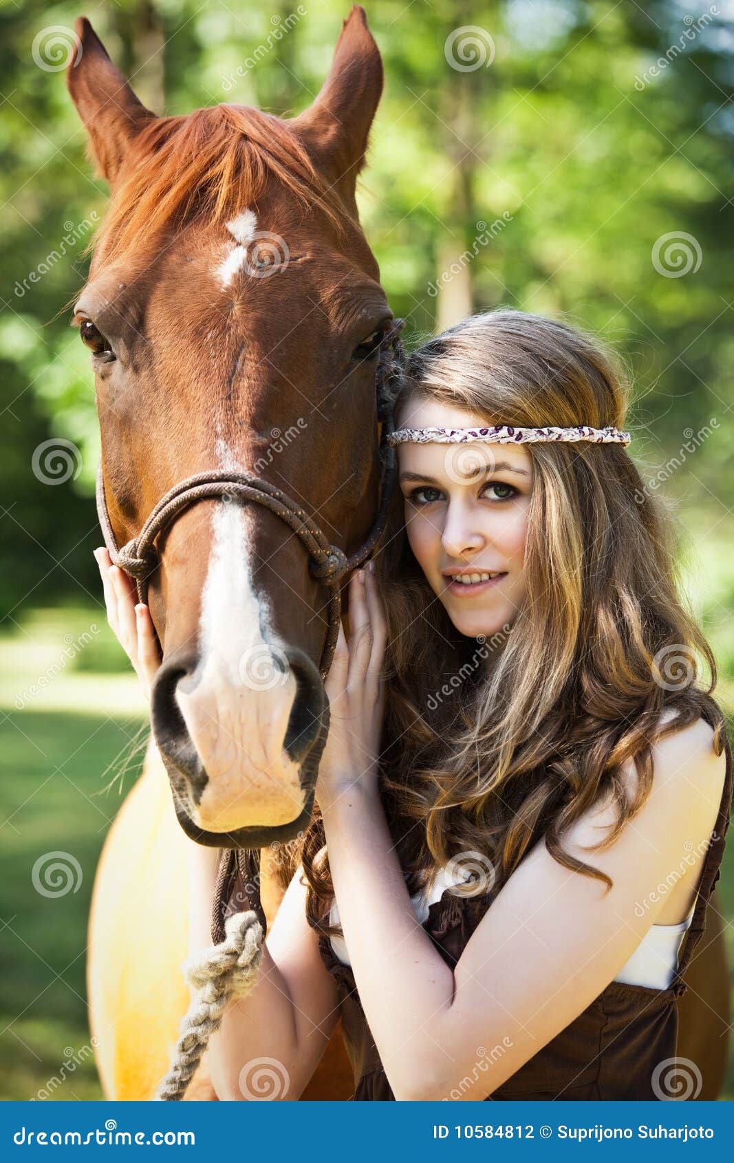 лошадь девушки стоковое фото. изображение насчитывающей парк - 10584812