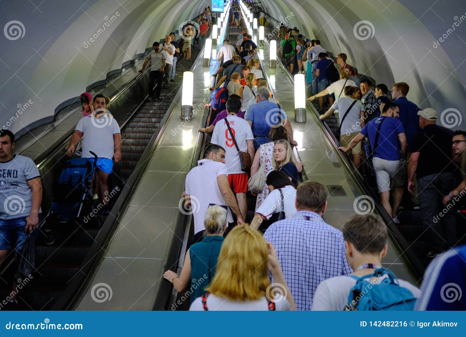 метро санкт петербург час пик