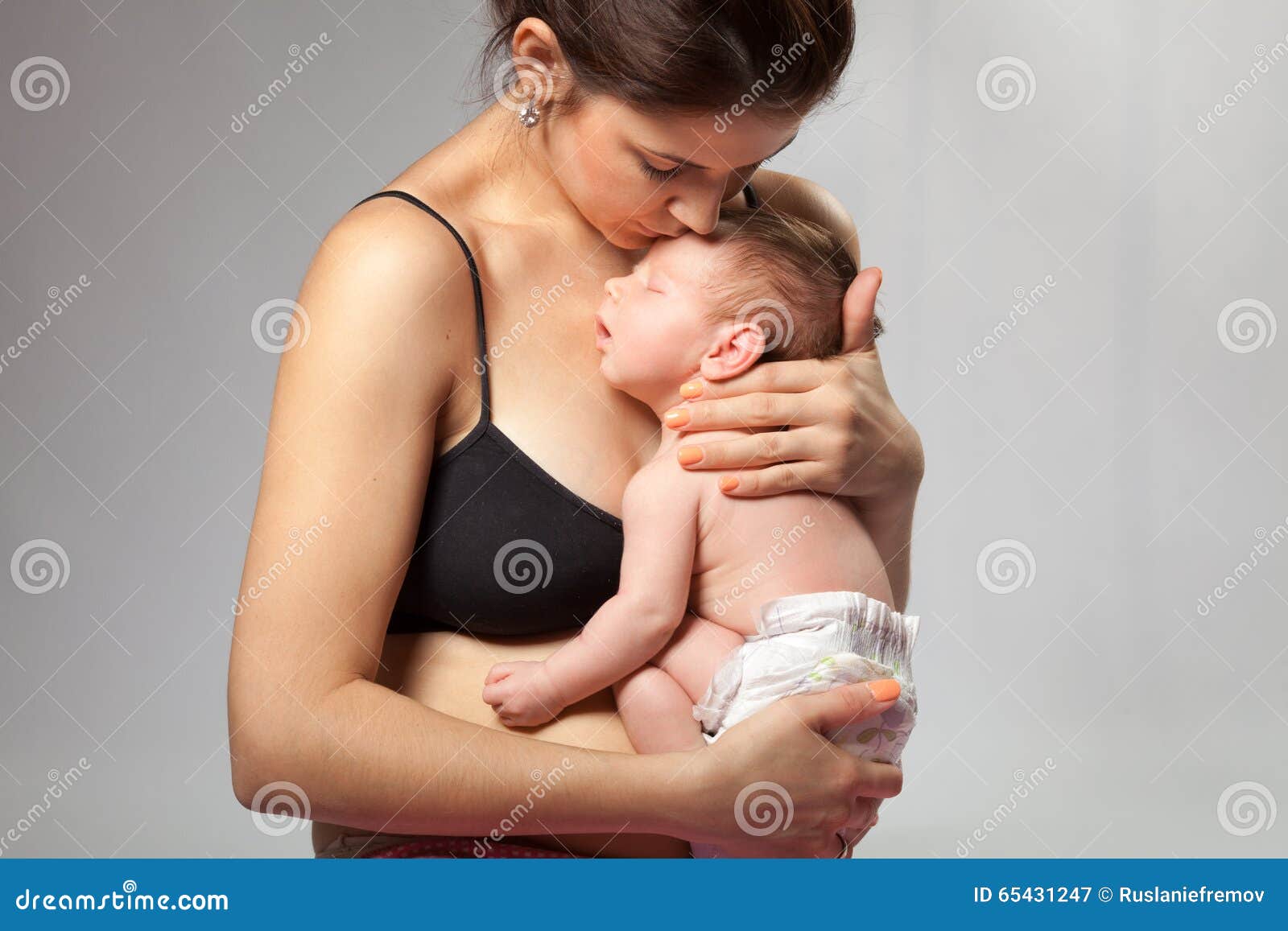 Breasthink Newborn foto with mother