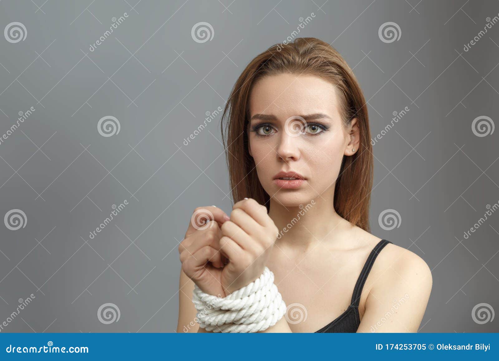 картинки со связанными руками у девушки