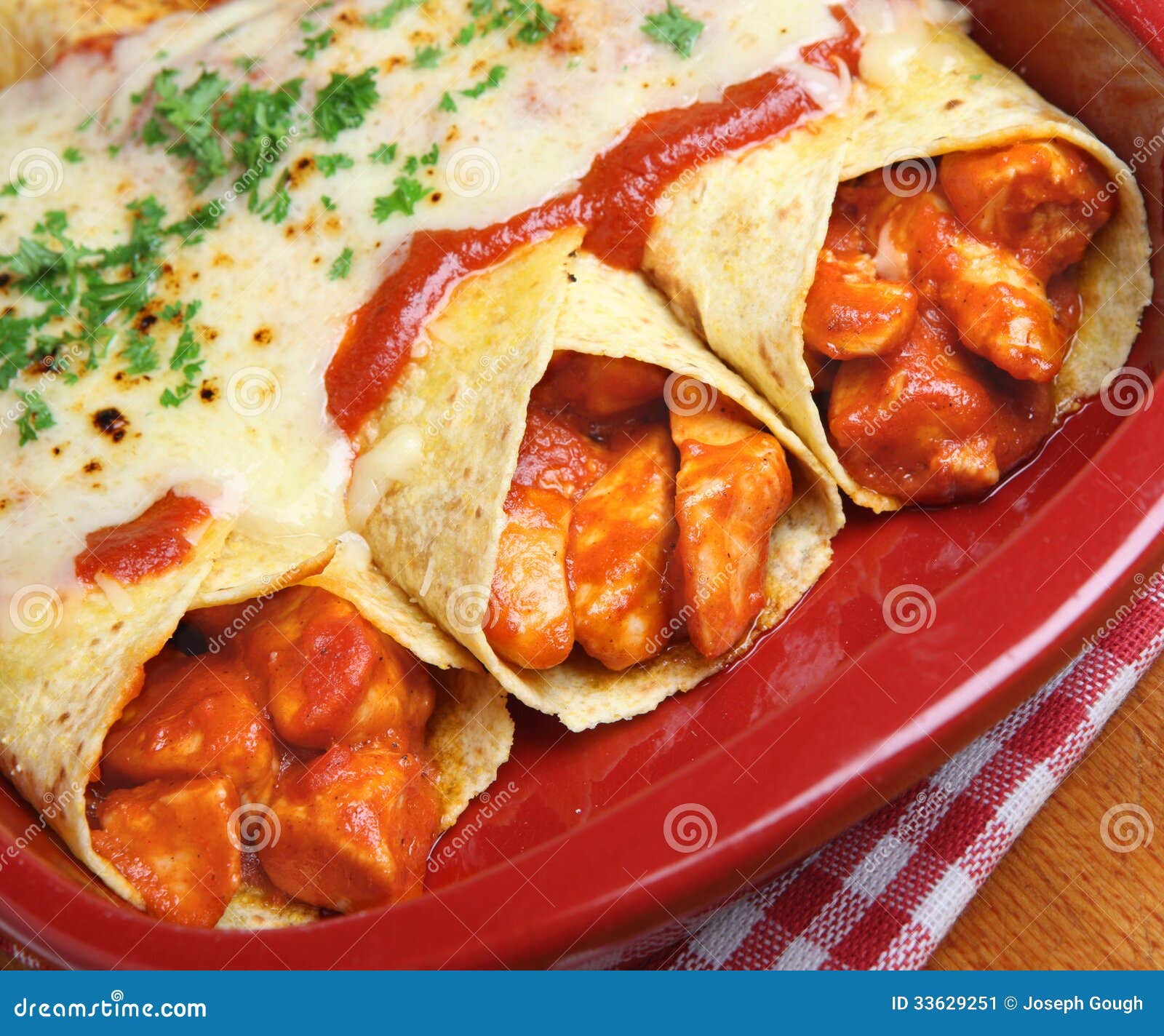 Мексиканская еда, энчилада цыпленка Стоковое Изображение - изображение ...