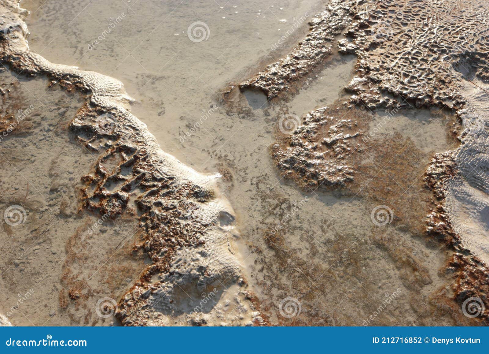 Месторождения полезных ископаемых карбоната кальция закрываются вверх ...