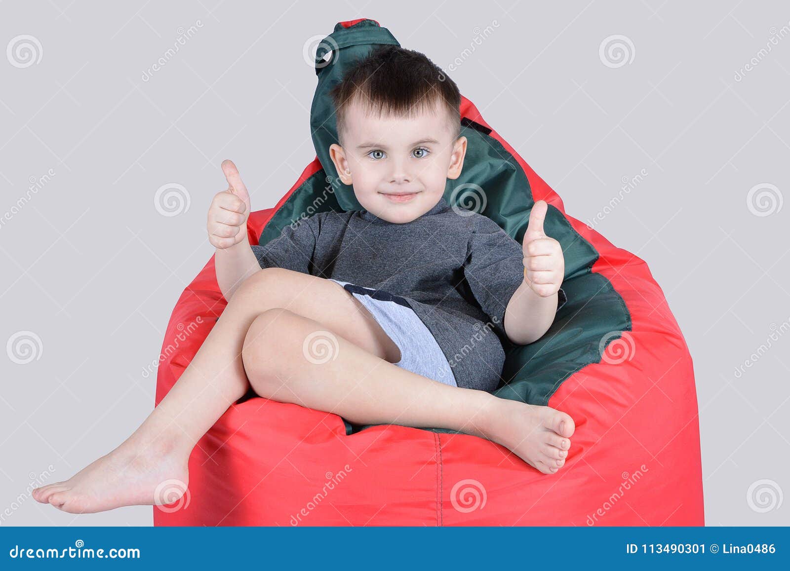 Мальчик в кресле