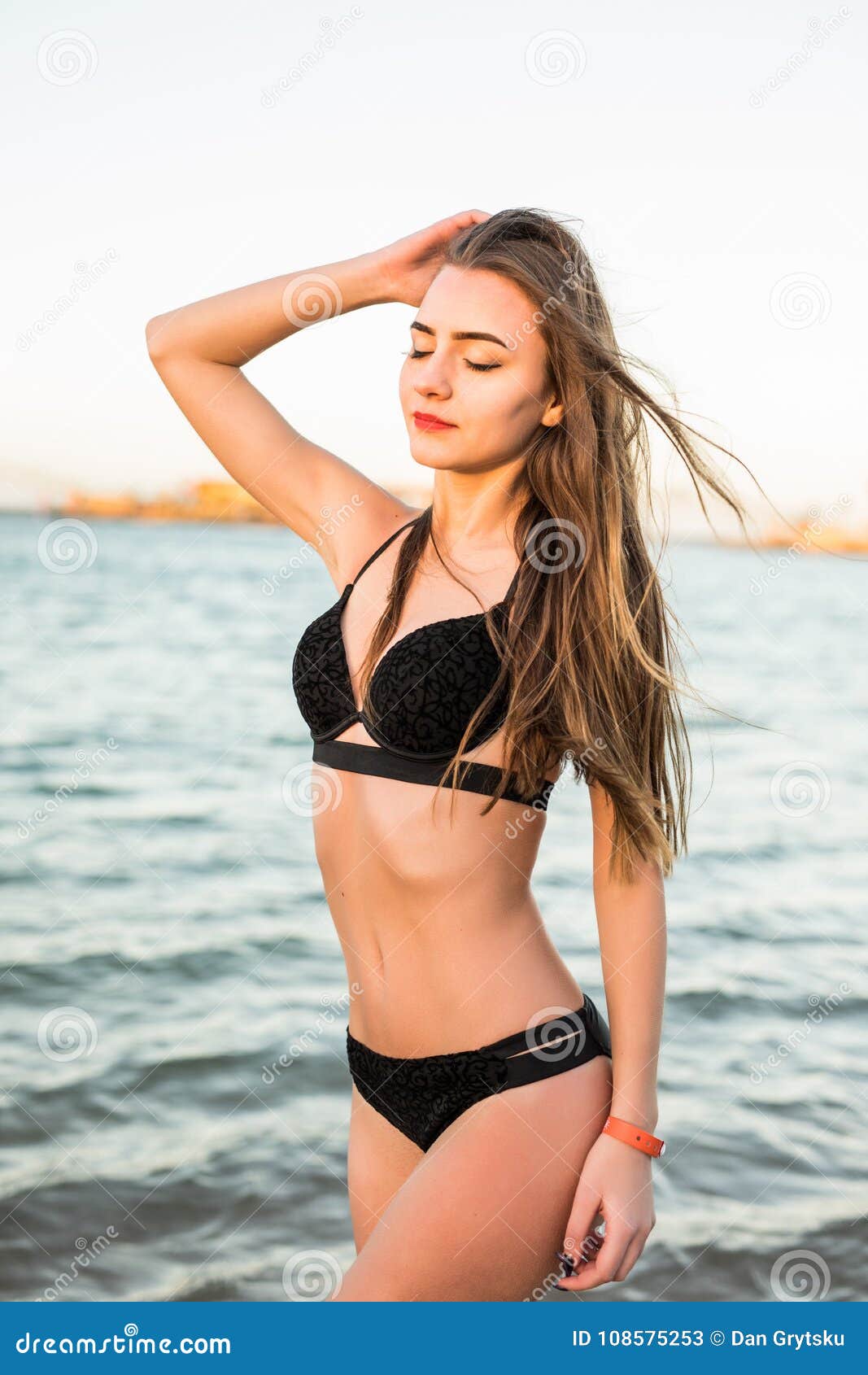 Света Соллар В Купальнике