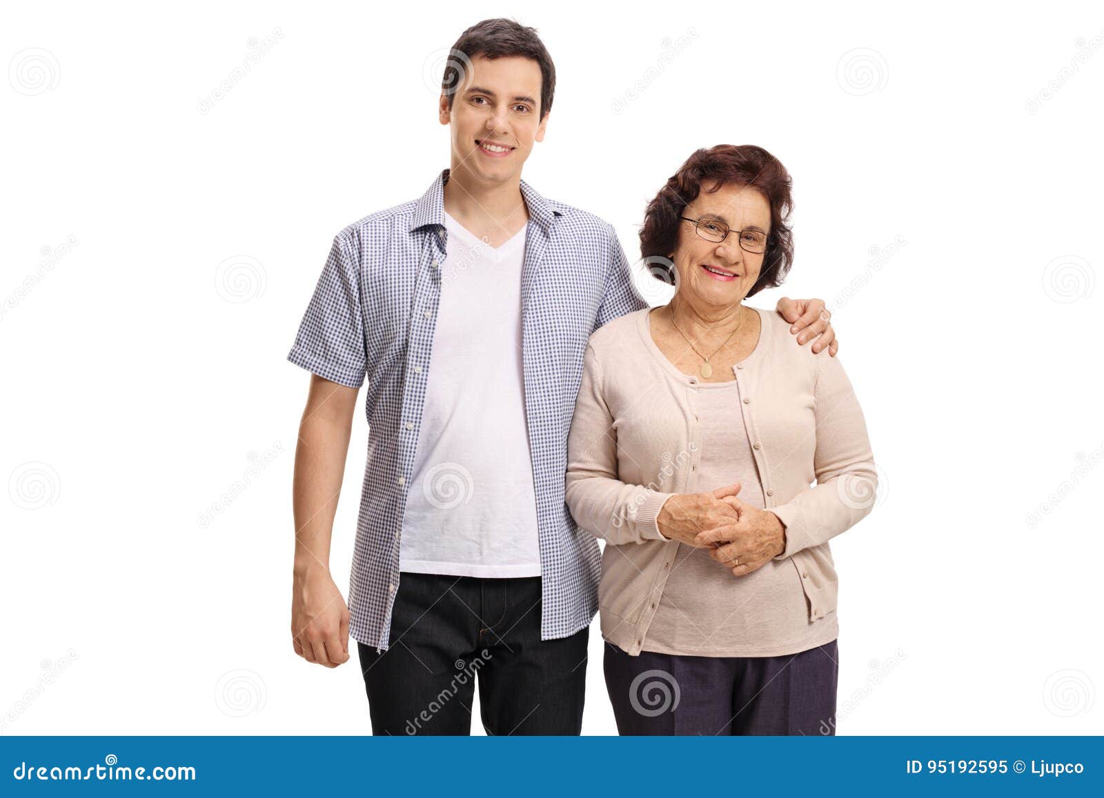 Зрелая женщина и молодой мужчина, мать и сын, дают друг другу пять