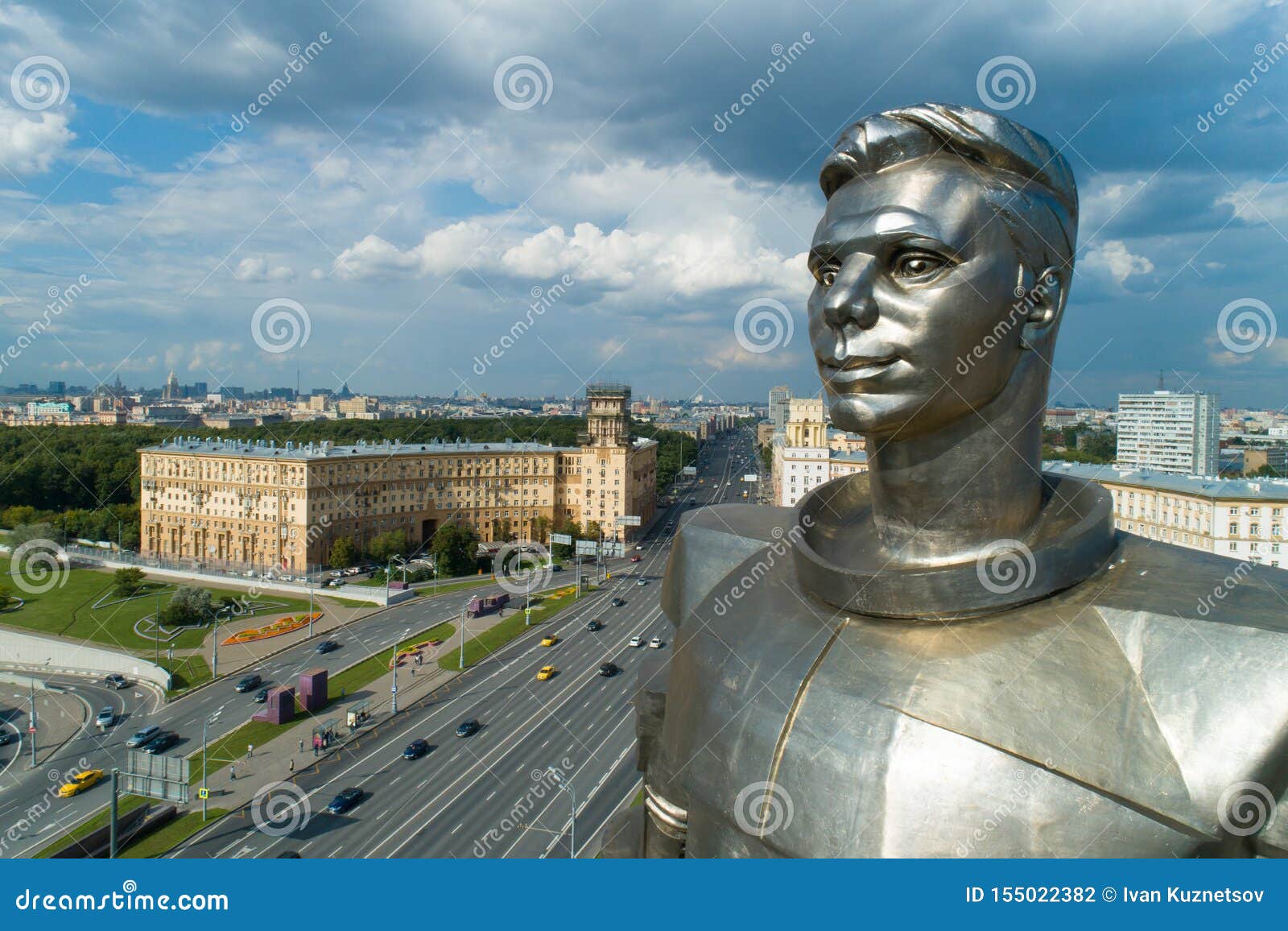 памятник гагарину в москве