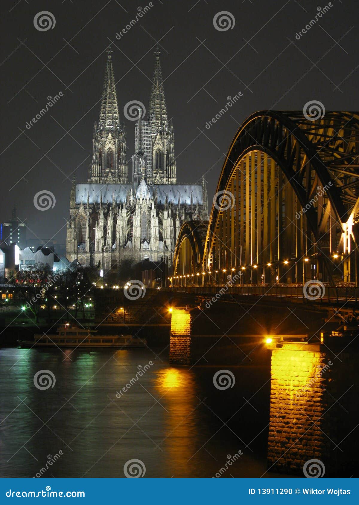 ноча colgne собора. 16 2010 кренят ноча в январе cologne собора другое увиденное река rhine фото принятым