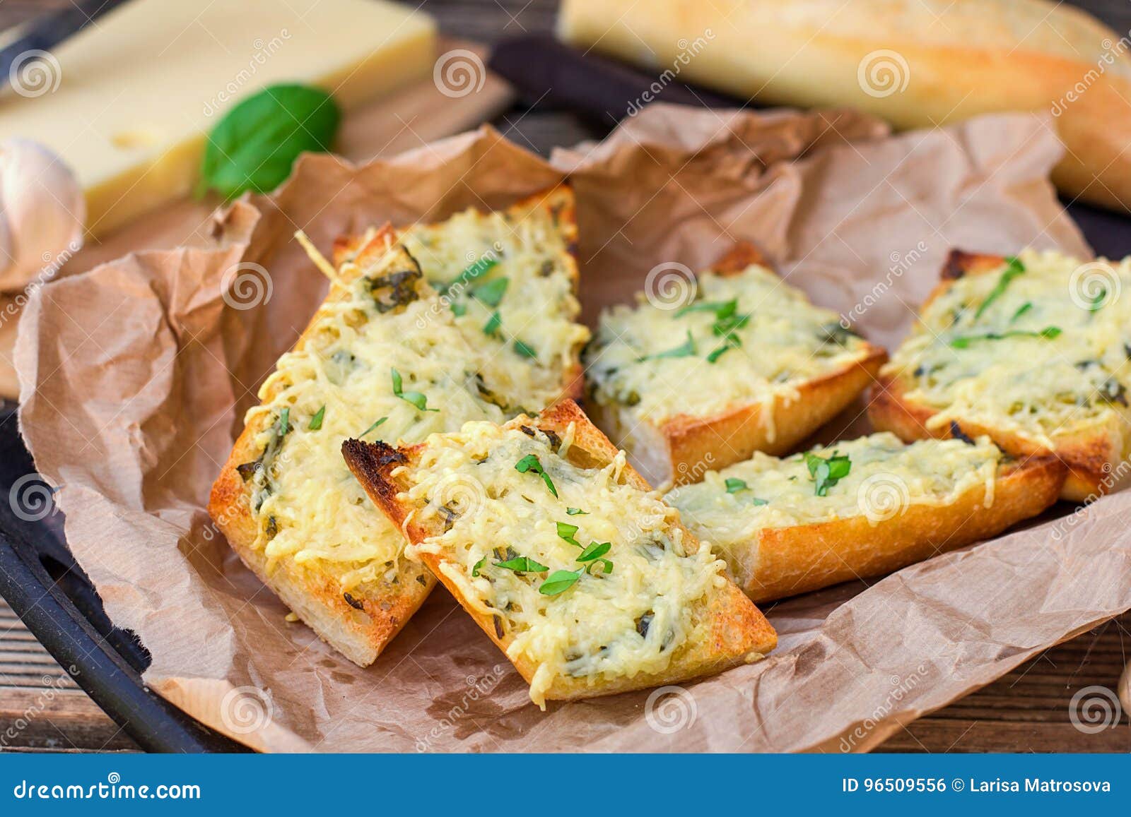 Багет с чесноком и сыром