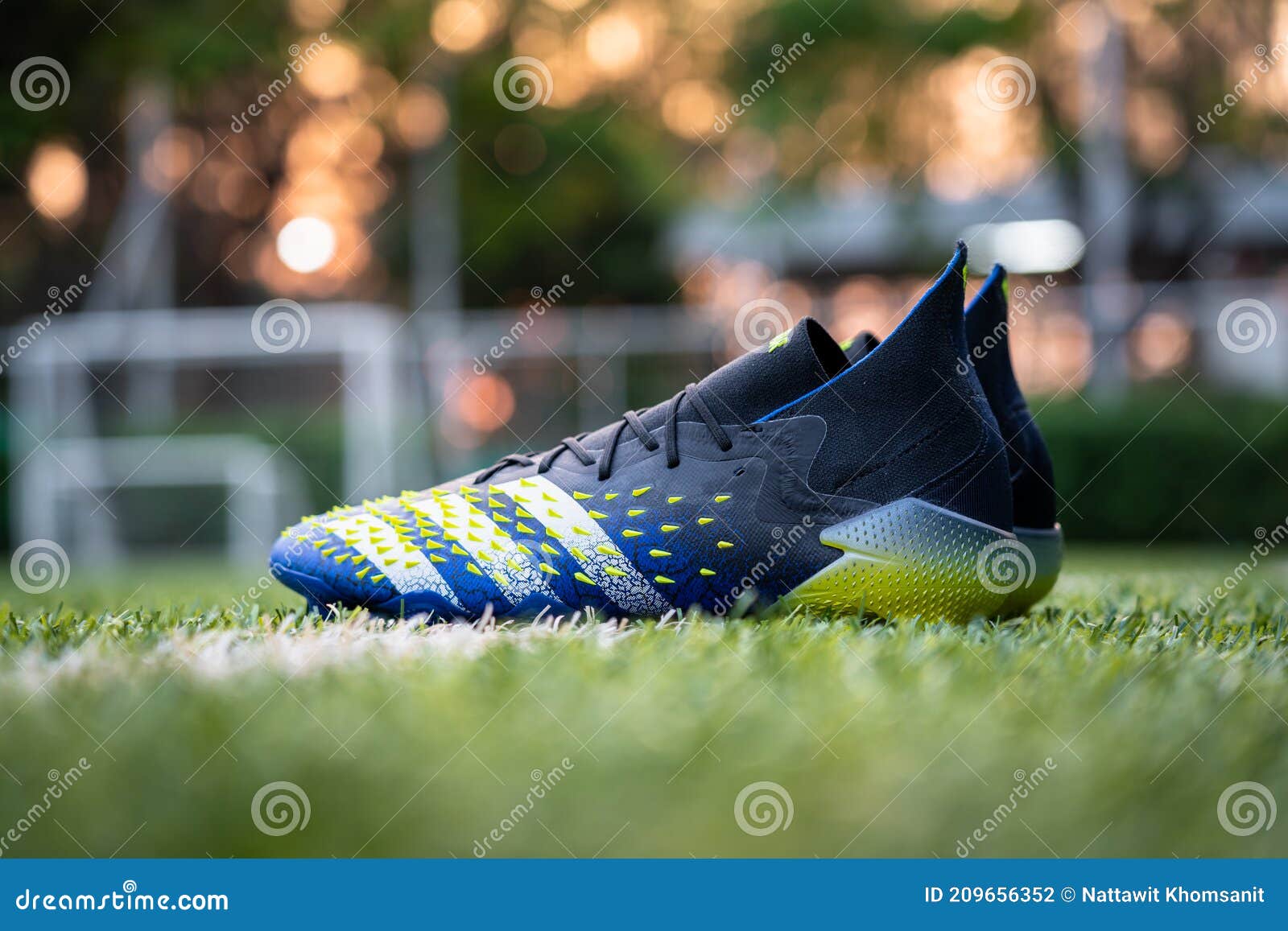 Adidas 2021 209656352