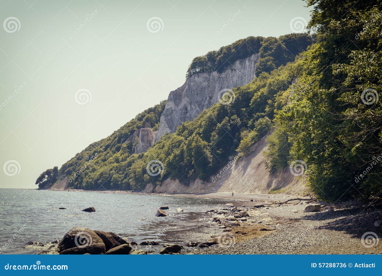 Остров Ruegen, побережье мела, Германия. Остров Ruegen, предпосылка перемещения побережья мела, Германия