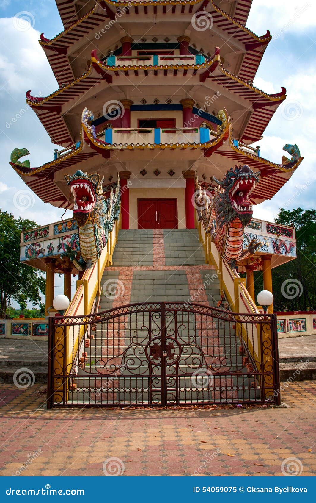 Пагода в Палембанге, Индонезии. Пагода на острове Kemaro в Палембанге, Индонезии