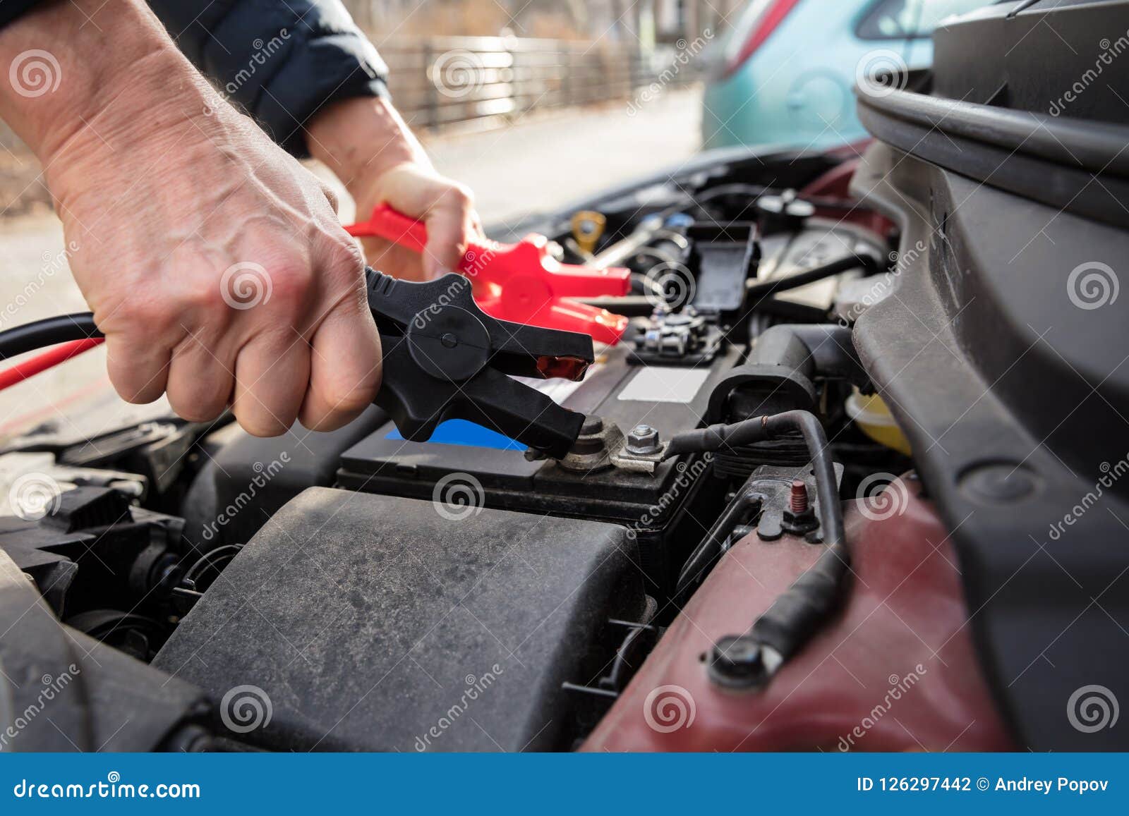 Cargar bateria coche con pinzas